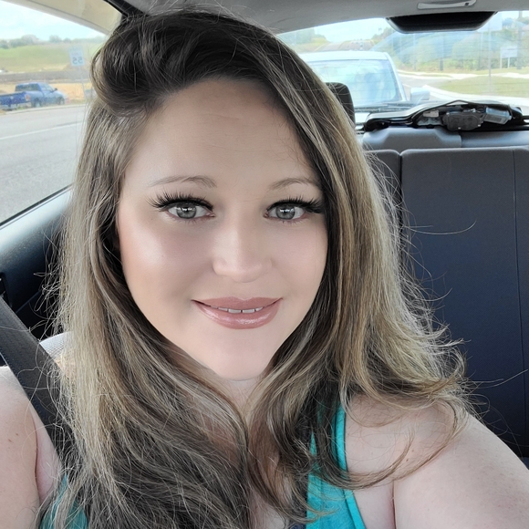 Meet your Posher, Leah - Picture 3 of 5